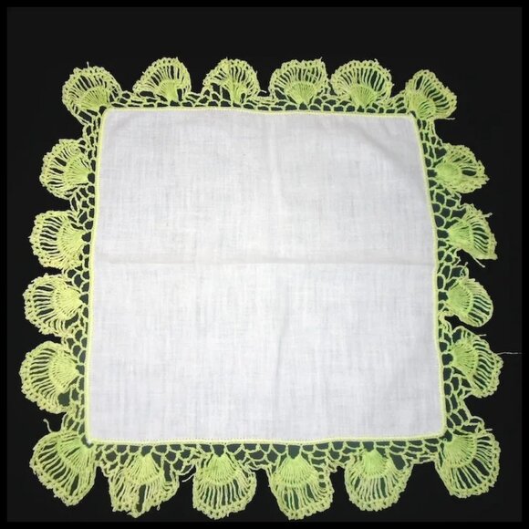 40s Vintage Linen Handkerchief Tatted Linen Hankie with Seashell Tatting Hanky - Picture 3 of 14